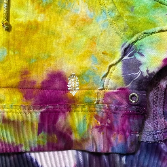 Free People Movement In Motion Muscle Hoodie Sweatshirt size Medium NEW Tie Dye - Picture 5 of 10